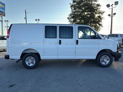 New 2025 Chevrolet Express 2500 w/ Enhanced Convenience Package RWD image 8