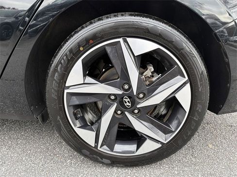 Certified 2022 Hyundai Elantra Limited image 19