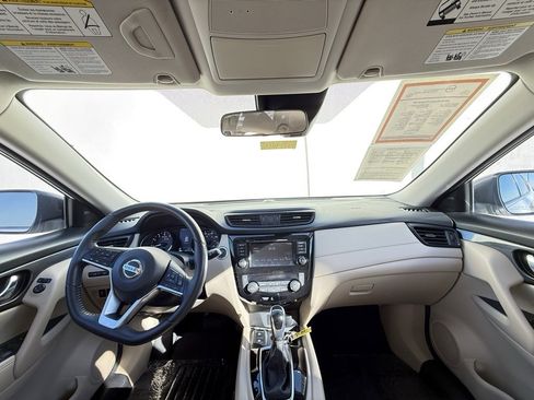 Used 2019 Nissan Rogue SV w/ Premium Package image 6