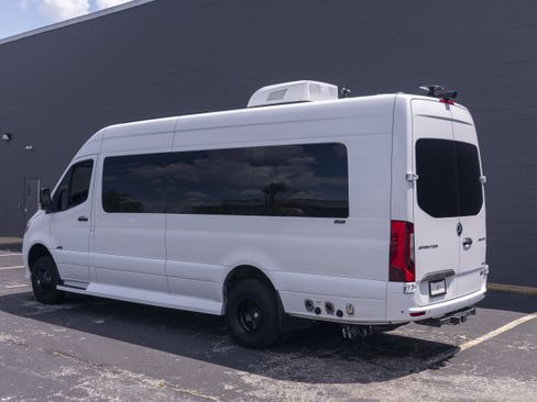 Used 2023 Mercedes-Benz Sprinter 3500 image 7