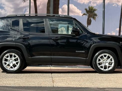 Used 2019 Jeep Renegade Latitude w/ UConnect 8.4 Nav Group image 16