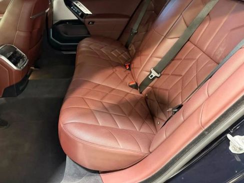 Used 2025 BMW 760i xDrive w/ Executive Package image 29