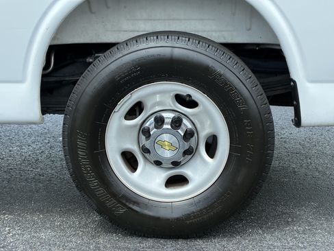 Used 2025 Chevrolet Express 3500 LT w/ LT Preferred Equipment Group RWD image 10