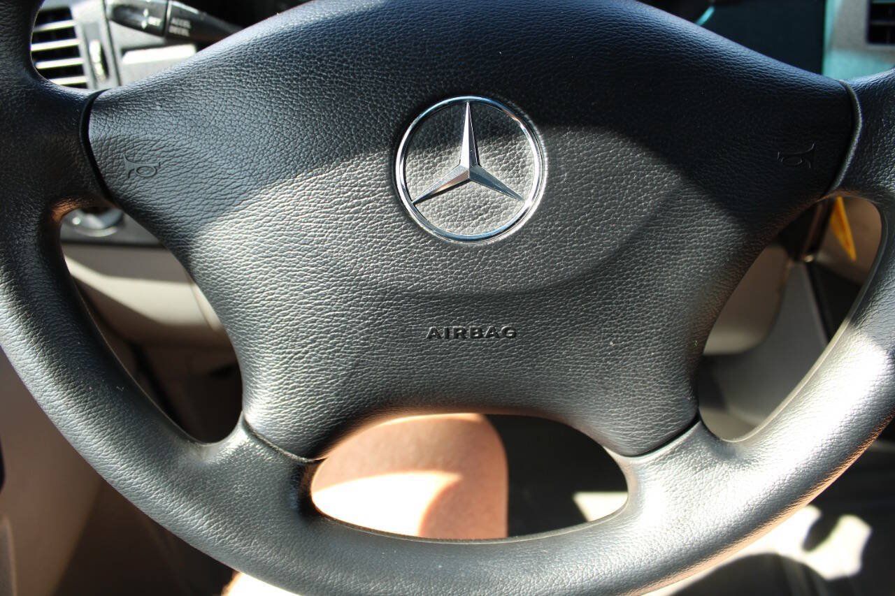 Used 2015 Mercedes-Benz Sprinter 2500 image 13