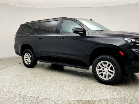 Used 2023 Chevrolet Suburban RST w/ Luxury Package AWD/4WD image 3