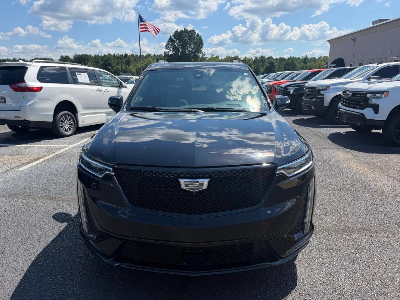 Used 2023 Cadillac XT6 Sport w/ LPO, ONYX Package AWD/4WD image 2