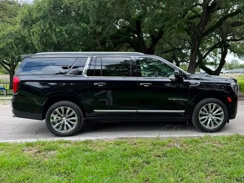 Used 2021 GMC Yukon XL Denali AWD/4WD image 9