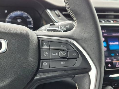 Used 2025 Jeep Grand Cherokee Altitude AWD/4WD image 16