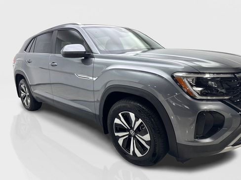 Used 2025 Volkswagen Atlas Cross Sport SE FWD image 12
