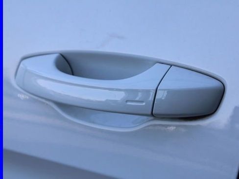 Used 2025 Volkswagen Atlas Cross Sport SE w/ Panoramic Sunroof Package image 16