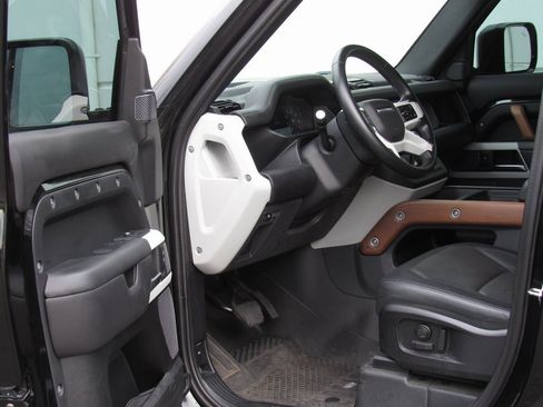 Used 2022 Land Rover Defender 110 X-Dynamic HSE image 10