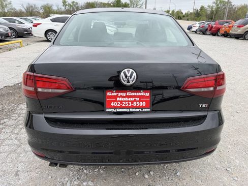 Used 2017 Volkswagen Jetta S FWD image 4