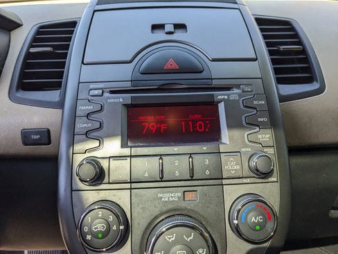 Used 2011 Kia Soul ! FWD image 26