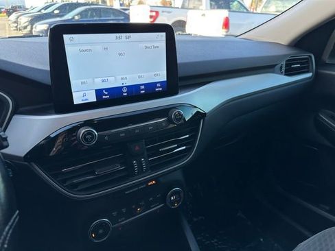 Used 2020 Ford Escape SE image 18