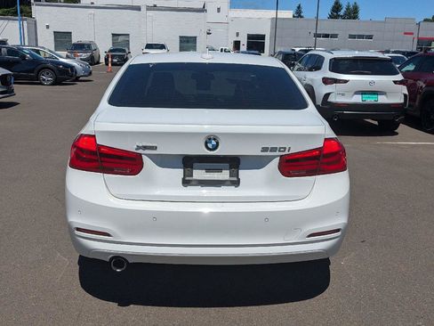 Used 2018 BMW 320i xDrive Sedan AWD/4WD image 4