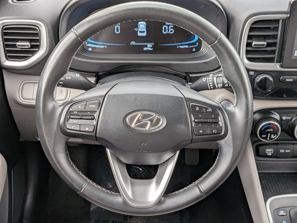 Used 2025 Hyundai Venue SEL FWD image 31