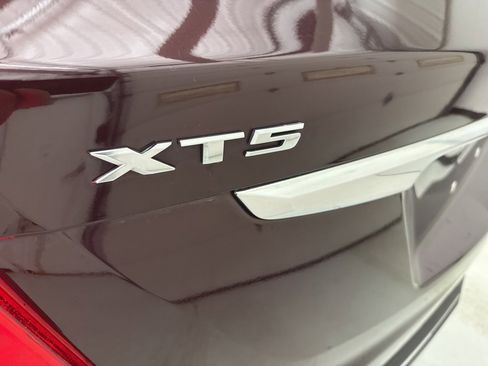Used 2018 Cadillac XT5 AWD image 16