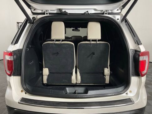 Used 2018 Ford Explorer Limited w/ Equipment Group 301A FWD image 11