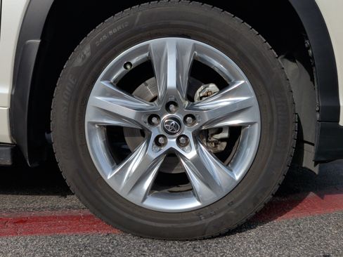 Used 2019 Toyota Highlander Limited image 14