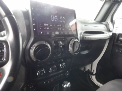 Used 2015 Jeep Wrangler Unlimited Sport w/ Quick Order Package 24S AWD/4WD image 7