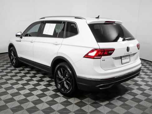 Certified 2024 Volkswagen Tiguan SE FWD image 30