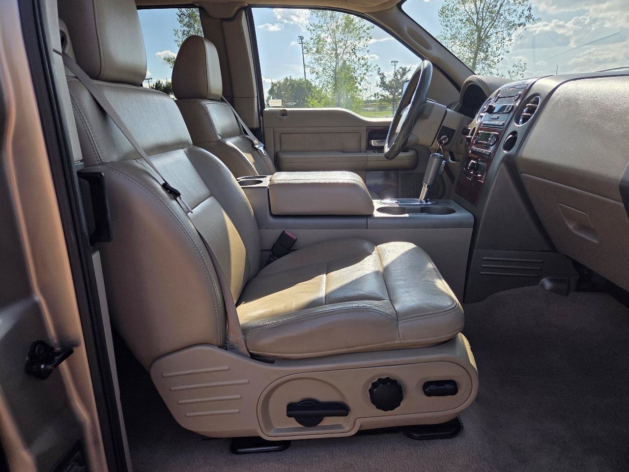 Used 2005 Ford F150 Lariat RWD image 8