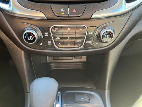 Used 2024 Chevrolet Equinox LT image 34