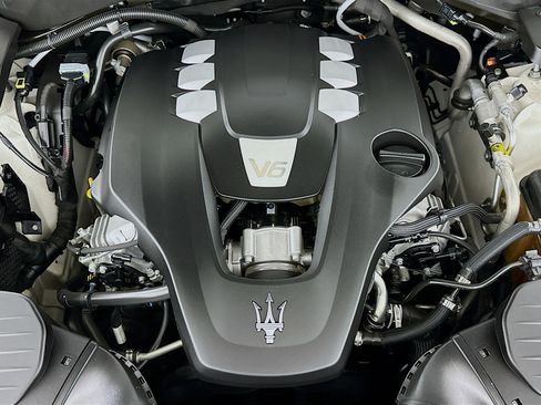 Used 2019 Maserati Levante GranSport AWD/4WD image 31