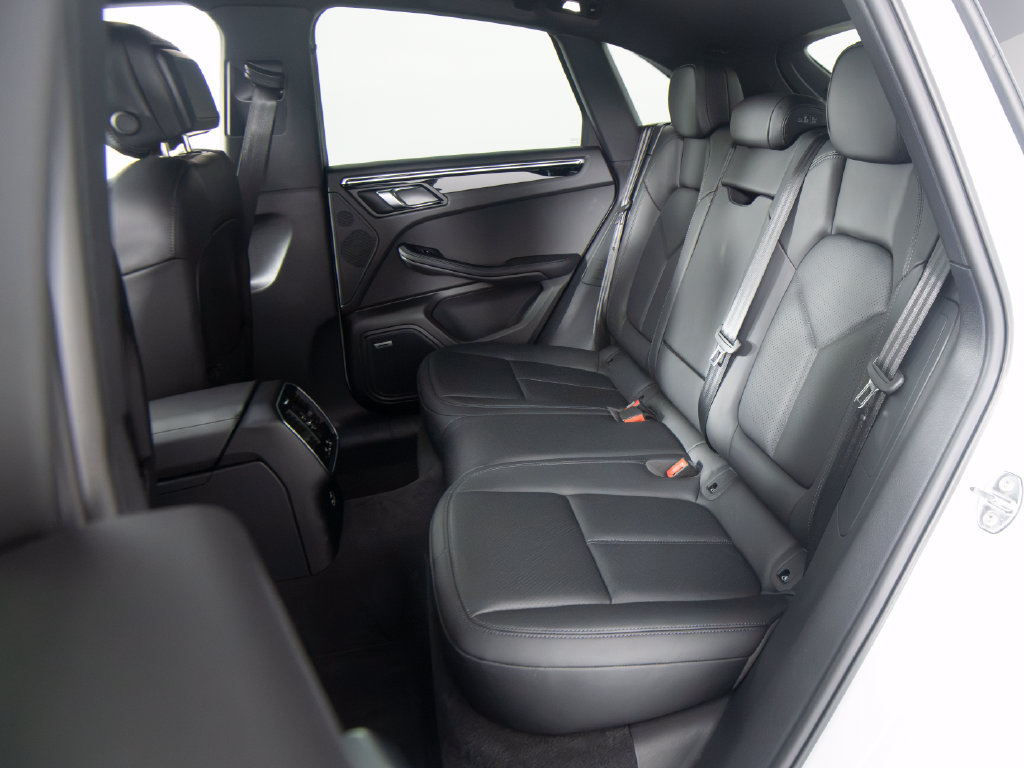 Certified 2026 Porsche Macan S AWD/4WD image 39