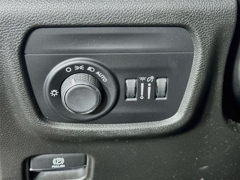Used 2023 Jeep Grand Cherokee L Altitude AWD/4WD image 11