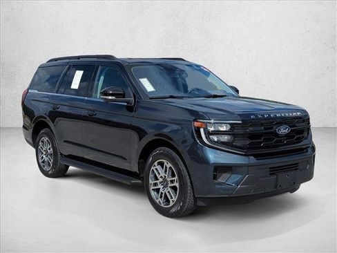 Certified 2025 Ford Expedition Active image 3