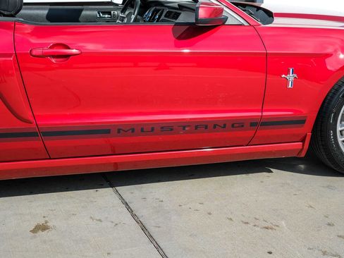 Used 2013 Ford Mustang Premium image 39