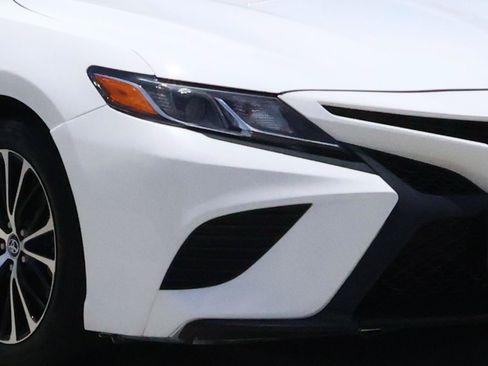 Used 2020 Toyota Camry SE FWD image 7