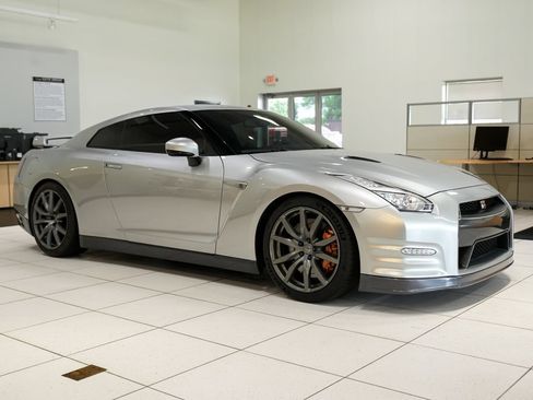 Used 2016 Nissan GT-R Premium AWD/4WD image 23