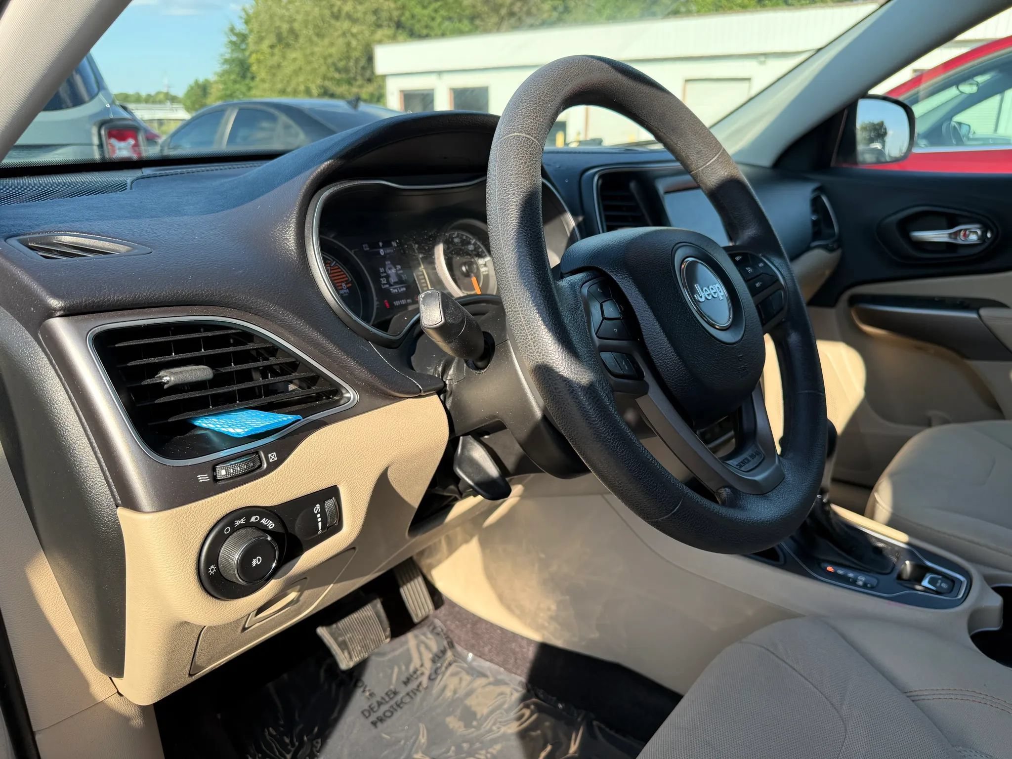 Used 2019 Jeep Cherokee Latitude w/ Popular Appearance Group FWD image 17