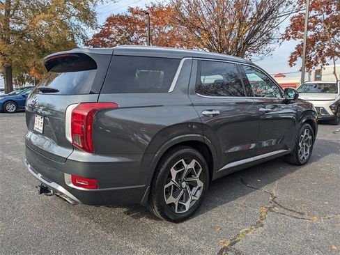 Used 2022 Hyundai Palisade Calligraphy w/ Winter Package image 4