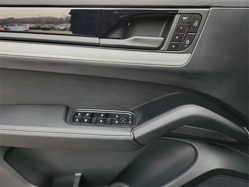 Used 2024 Porsche Cayenne Coupe image 15