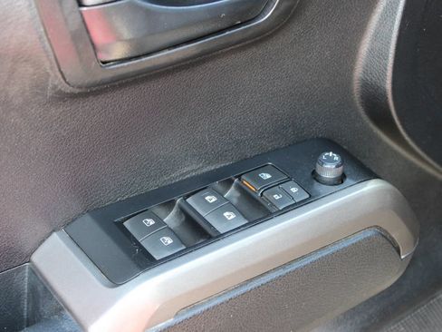 Used 2023 Toyota Tacoma SR5 AWD/4WD image 11