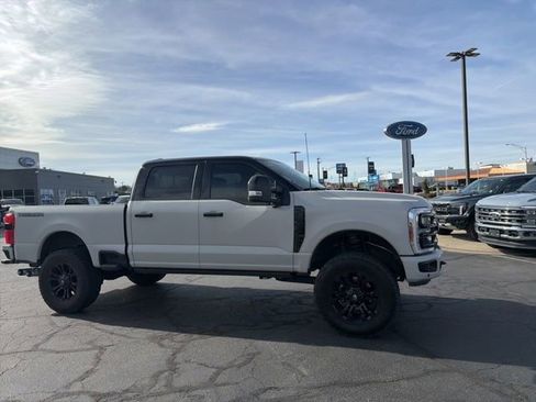 Used 2024 Ford F350 Platinum w/ Tremor Off-Road Package AWD/4WD image 3