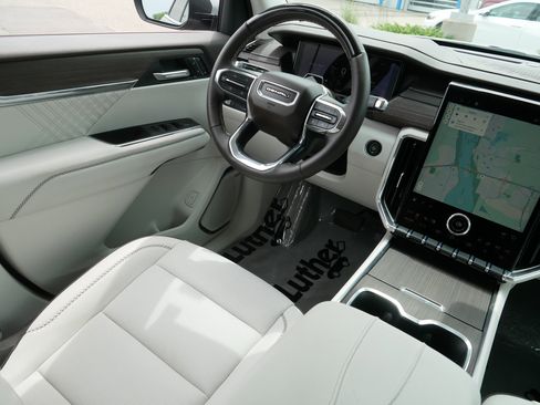 Used 2026 GMC Acadia Denali w/ Super Cruise Package FWD image 9