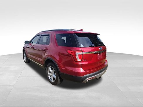 Used 2017 Ford Explorer XLT w/ Equipment Group 202A AWD/4WD image 27