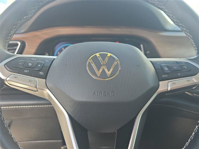 Used 2024 Volkswagen Atlas SE w/ Panoramic Sunroof Package FWD image 22