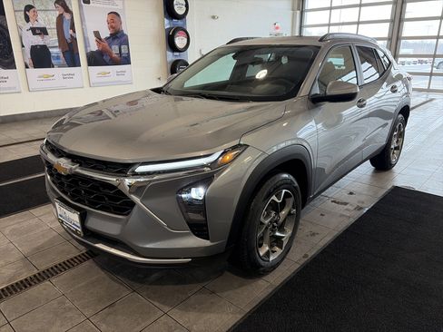 New 2026 Chevrolet Trax LT w/ Sunroof Package image 8