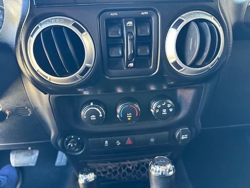 Used 2016 Jeep Wrangler Unlimited Rubicon w/ Connectivity Group image 22