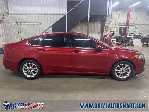 Used 2020 Ford Fusion SE image 3