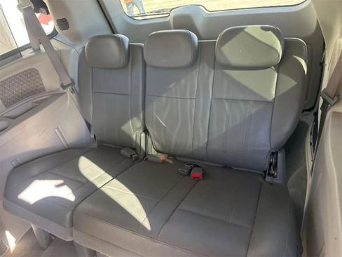 Used 2010 Dodge Grand Caravan SXT image 6