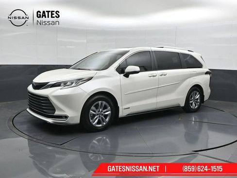 Used 2021 Toyota Sienna Limited w/ Protection Package (TMS) FWD image 6