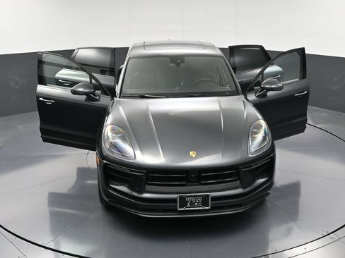 Certified 2025 Porsche Macan AWD/4WD image 34