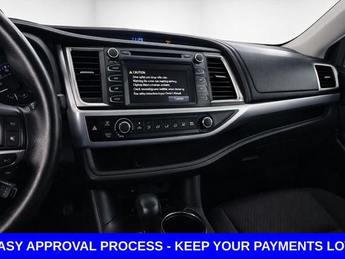 Used 2019 Toyota Highlander LE FWD image 19