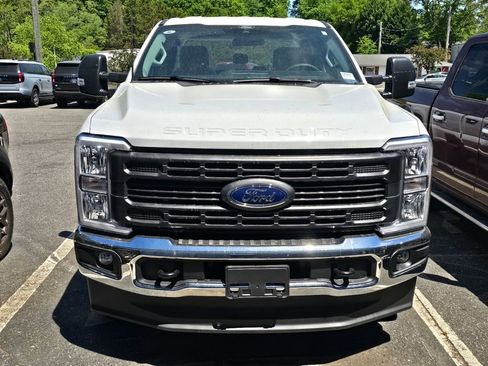 New 2025 Ford F250 XL w/ FX4 Off-Road Package AWD/4WD image 3